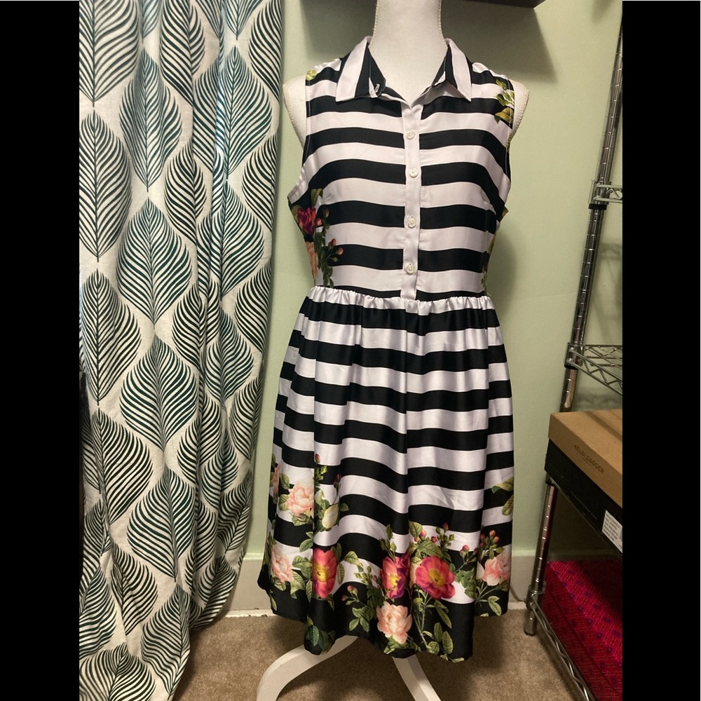 Liz Claiborne black & white stripped dress